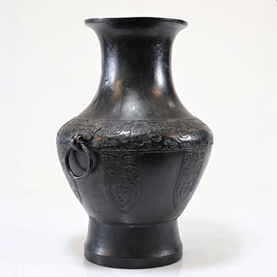 Grand vase en bronze chinois à décor archaïque