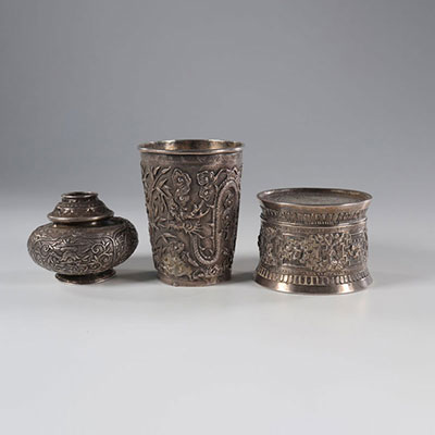 Lot of three Asian silverware, consisting of an opium lamp, China, an India timpani and a Tibet box. 19th.