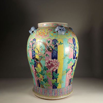 Important porcelain vase for the Peranakan, Baba, Nyonya market. China 19th.