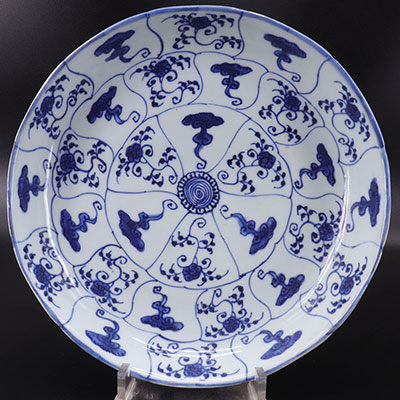 CHINA - plate white blue - marks