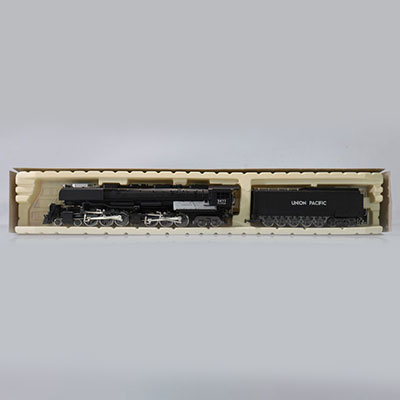 Locomotive Rivarossi / Référence: 1200 / Type: Steam locomotive 4-6-6-4 (challenger) #3977