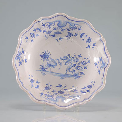 Moustier dish decorated with birds and grotesque characters