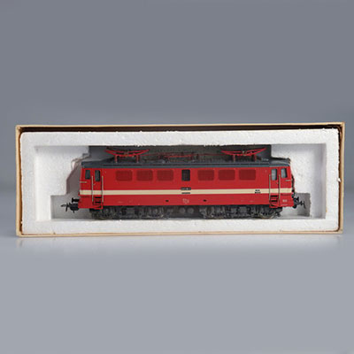 Piko locomotive / Reference: 5 6212 / Type: Güterzuglokomotive BR242 (242 239-2)