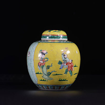 China covered vase with yellow background decorated with a character mark under the 19th century