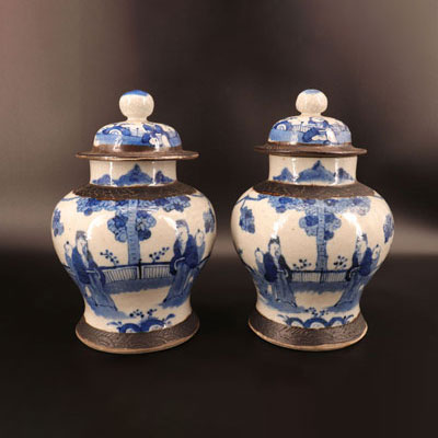 Paire de potiches en porcelaine de chine Nankin à décor de personnages