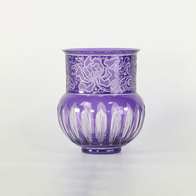 Rare Val Saint Lambert vase clair doublé violet taillé et frise dégagée a l'acide décor de fleurs
