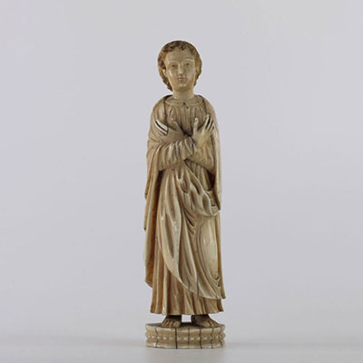 Large religious sculpture of a young boy from the late 17th century (finger restoration)