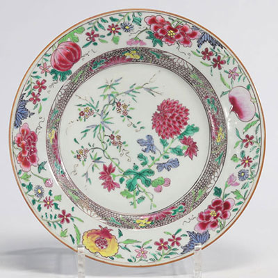Assiette en porcelaine de chine de la famille rose du XVIIIe siècle