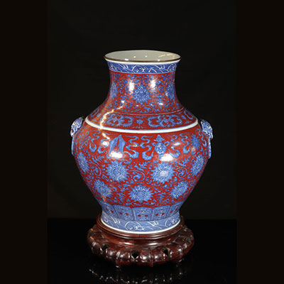 Important China Hu shape vase red background tin white blue - Qianlong brand
