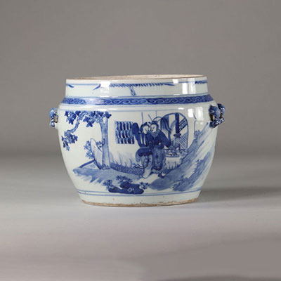 Blanc Bleu Chinese porcelain decorated with Qing period characters (the cover is missing)