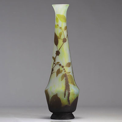 Daum Nancy très imposant vase multicouche à décor de feuillage vert