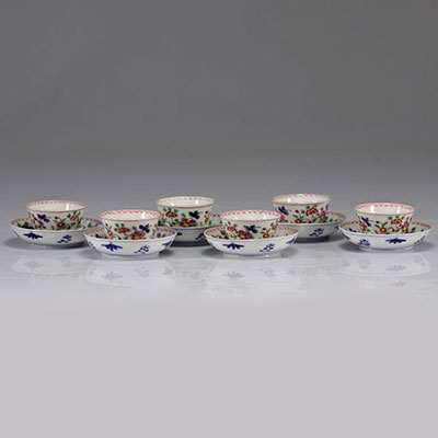 (6) Bols et 6 sous bols en porcelaine de la famille rose avec marque sous les pièces