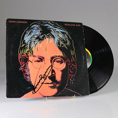 ANDY WARHOL - JOHN LENNON - MENLOVE AVE., 1986 Signé à la main par Andy Warhol au marqueur noir au recto de la sérigraphie sur la couverture du vinyle et disque vinyle