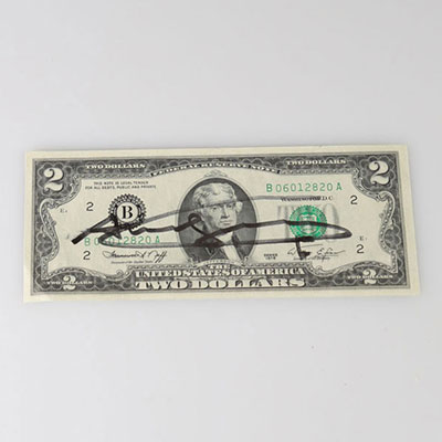 Andy Warhol - Billet de deux dollars, 1976 - Marqueur noir sur billet de deux dollars américains dollars américains de 1976 signé à la main par l'artiste,
