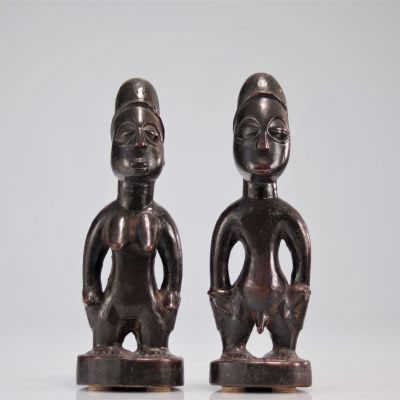 YOROUBA Couple of statuettes representing “Ibédji” twins.
