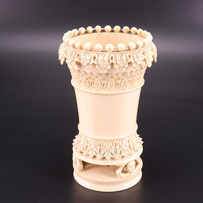 GOA - XVIIIth - rare carved ivory pot 