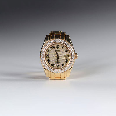 ROLEX Lady DateJust Magnificent ROLEX lady's watch, case and bracelet all 18K yellow gold, bezel set with two rows of diamonds, 34mm dial paved with diamonds, Roman numerals