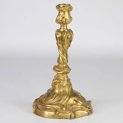 Bougeoir en bronze doré et ciselé Louis XV