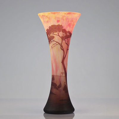Daum Nancy imposant vase à décor de paysage