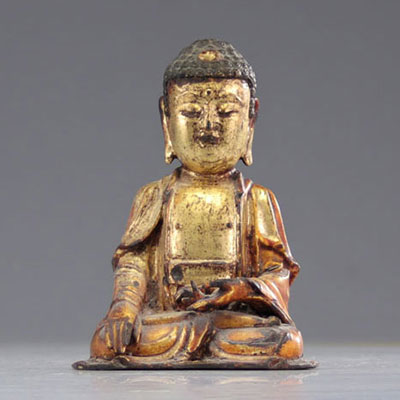 Buddha in bronze and golden lacquer originating from China from the Ming  (明朝) period
