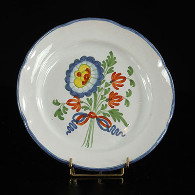 Waly France Plate decorated with large peony and Louis XVI knot. 19th.