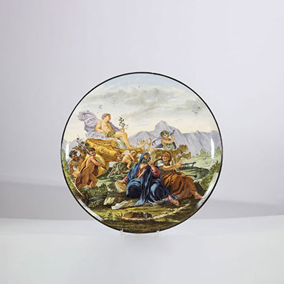Ginori large dish painted with an antique scene
