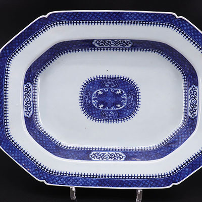 CHINA - large dish - white blue - XVIIIth