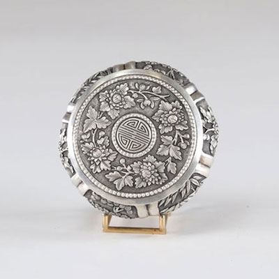 China silver box with vegetal decoration