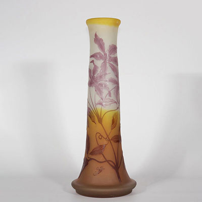 Emile Gallé très grand vase dégagé à l'acide décor de glycines