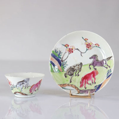 Bowl and saucer in 18th century Chinese porcelain decorated with horses