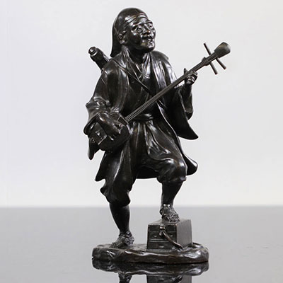 Japan statue of a musician, with signature circa 1900
