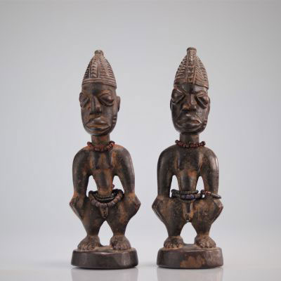 YOROUBA Couple of statuettes representing “Ibédji” twins.