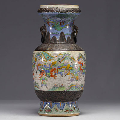 Chine - Vase en porcelaine de Nankin à décor scène de batailles, XIXe siècle.