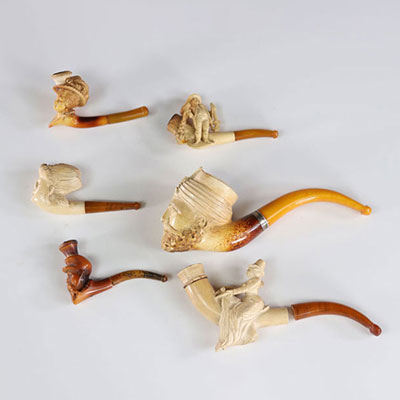Lot of 6 amber and foam pipes with various character decorations