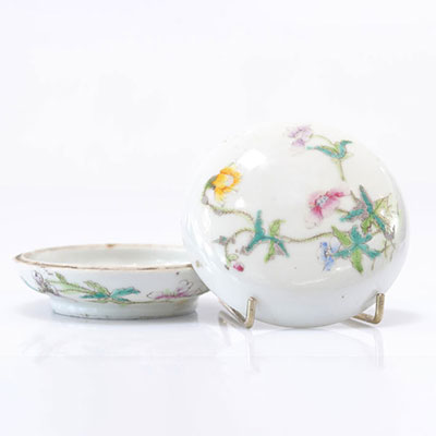Boîte couverte en porcelaine famille rose époque Qing