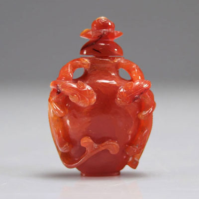 Chinese carved agate snuffbox from Chilons
