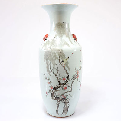 Chinese porcelain vase decorated with birds