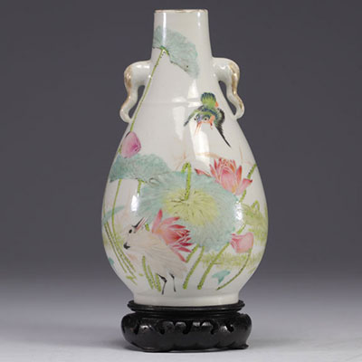 Chine, vase en porcelaine Qianjiang cai à décor de fleurs et d'oiseaux, XIXème.