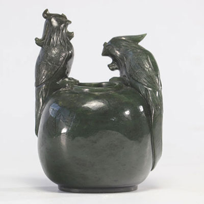 Dark green jade brush holder decorated with two phoenixes from the Qing dynasty (1644-1911)
