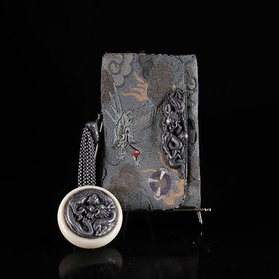 Exceptional Japan Tabako-ire (tobacco pouch), kiseruzutsu (pipe case) and kiseru (pipe) decorated with dragons 19th