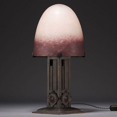 DEGUÉ Verrerie d'art - Mushroom lamp in shaded glass, wrought iron base, signed.