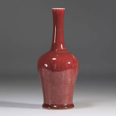 Vase en porcelaine de chine en rouge flammé avec une marque aux cercles bleus de la dynastie Qing (清朝)
