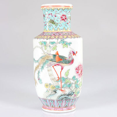 Chine - petit vase en porcelaine - période république - 20ème