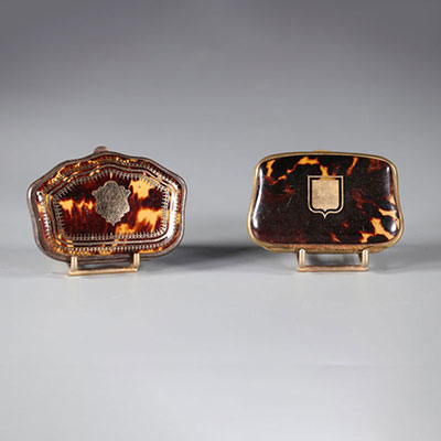 Lot of two tortoiseshell coin purses and gold inlays. France at the end of the 19th century.