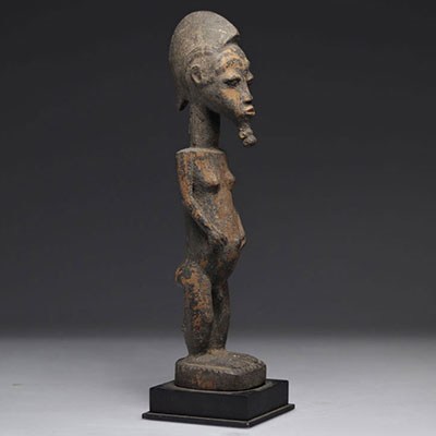 Statue masculine Baoulé à patine croûteuse