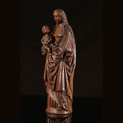 Vierge en bois sculptée en chêne, accidents restauration probablement 17ème