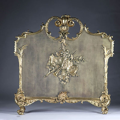 Pare feu en bronze doré et ciselé de belle qualité style Louis XV