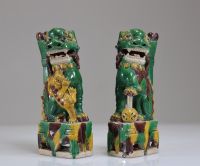 Pair of enamelled stoneware Fô dog incense holders, 18th century