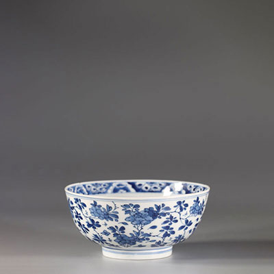 Chine bol blanc bleu en porcelaine de chine marque sous la pièce