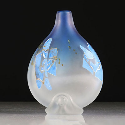 Blue satin Leloup vase